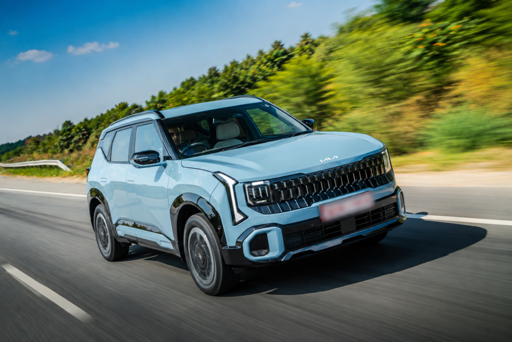 Kia Seltos driving on highway during Delhi-UP summer showing real owner review, AC performance and highway comfort